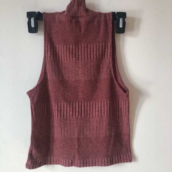 ❤️American Eagle Ribbed Sleeveless Top Maroon Mock Neck Size Medium - Picture 3 of 4